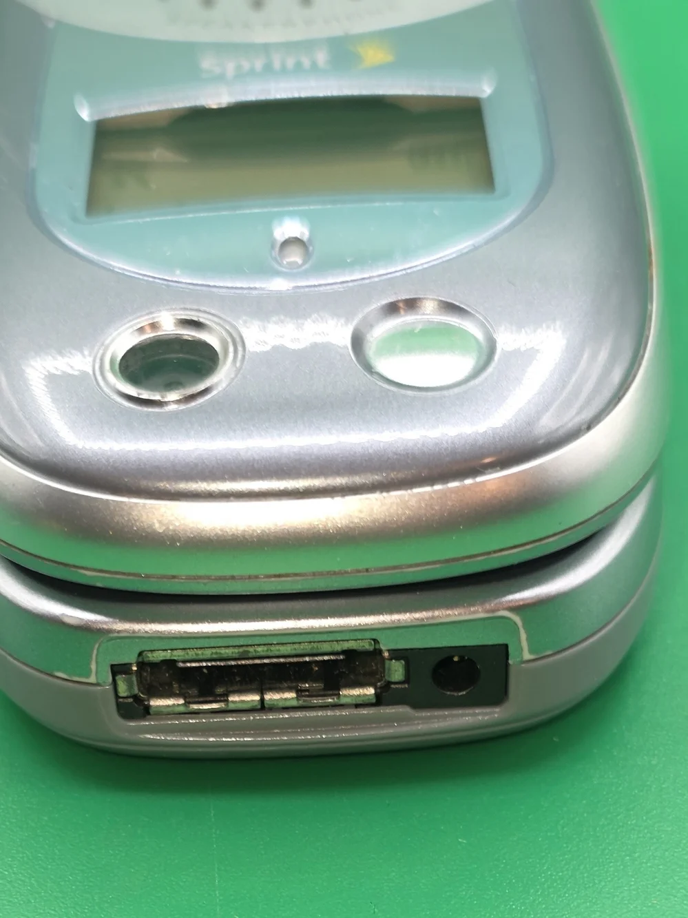 VINTAGE SANYO SCP-3100 SPRINT FLIP PHONE + CHARGER!